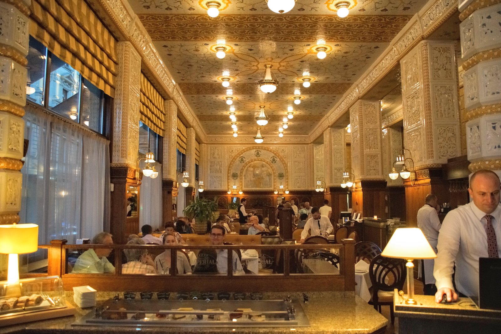 Από την είσοδο του Cafe Imperial (Φωτογραφία Νίκος Πράσσος)