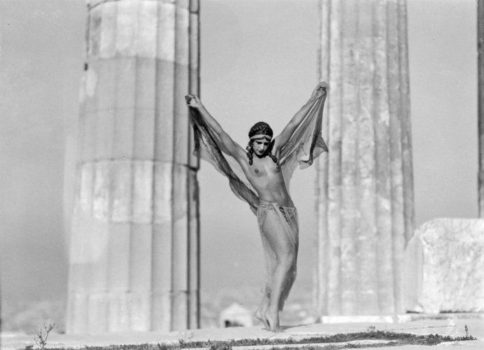 Nelly's ( Έλλη Σουγιουλτζόγλου-Σεραϊδάρη) Πηγή: www.lifo.gr