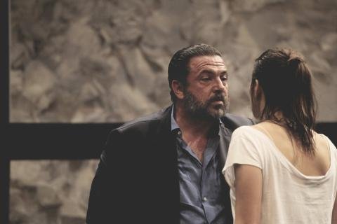 Από την παράσταση Στέλλα Κοιμήσου