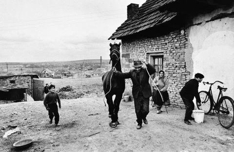 Gypsies, Josef Koudelka