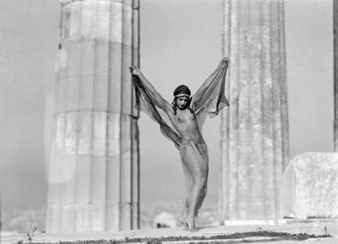 Nelly's (Έλλη Σουγιουλτζόγλου-Σεραϊδάρη)